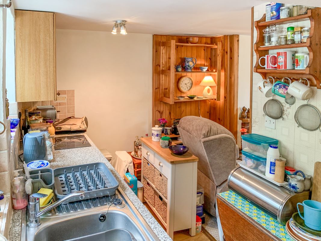 18 Cattistock Road, Maiden Newton, Dorchester, Dorset, DT2 0AG