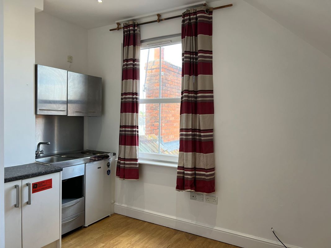 Flat 8, 65 Cheddon Road, Taunton, Somerset, TA2 7BX