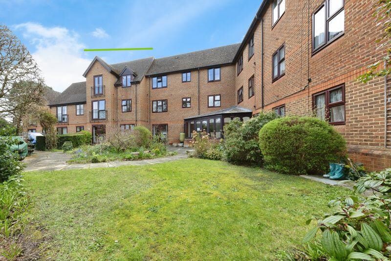 34 Pinewood Court, Fleet, Hampshire, GU51 3BG
