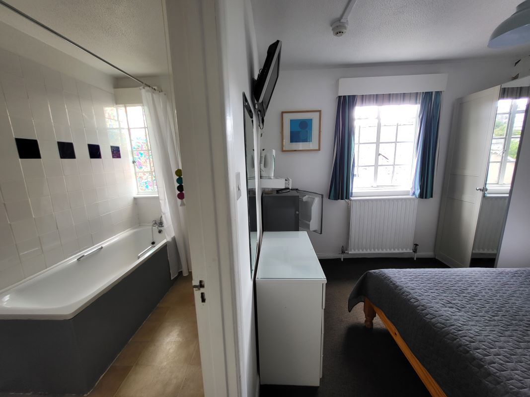 Smugglers Haunt Hotel, Church Hill East, Brixham, Devon, TQ5 8HH