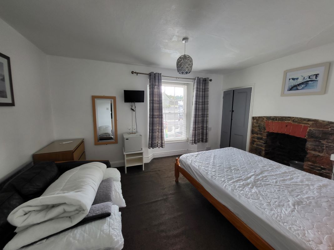 Smugglers Haunt Hotel, Church Hill East, Brixham, Devon, TQ5 8HH