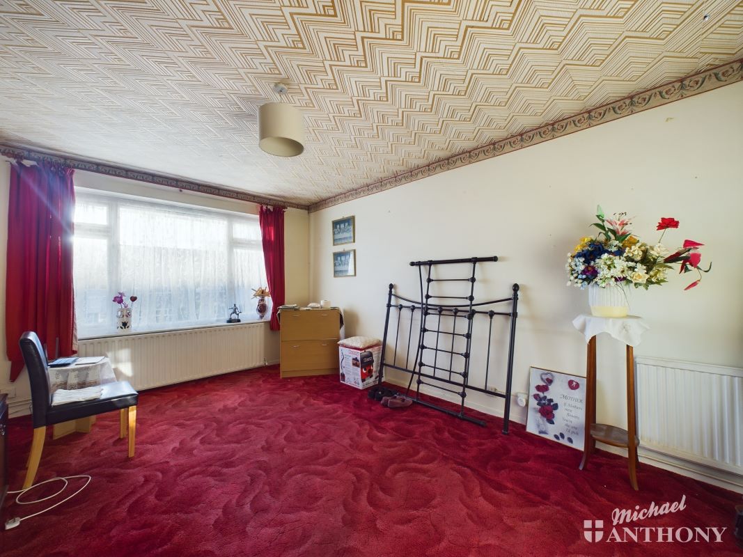 19 Chaucer Drive, Aylesbury, Buckinghamshire, HP21 7LJ