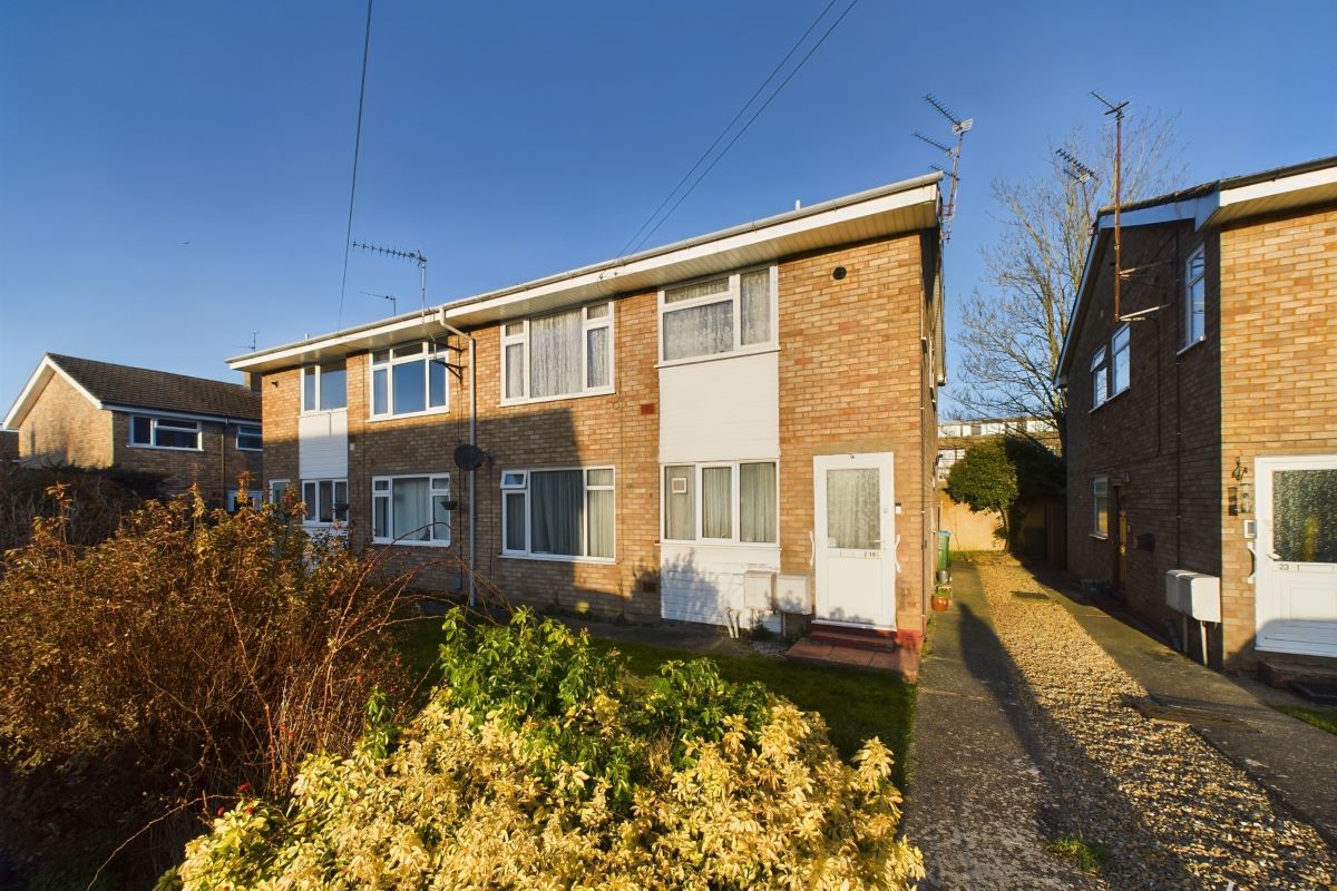 19 Chaucer Drive, Aylesbury, Buckinghamshire, HP21 7LJ