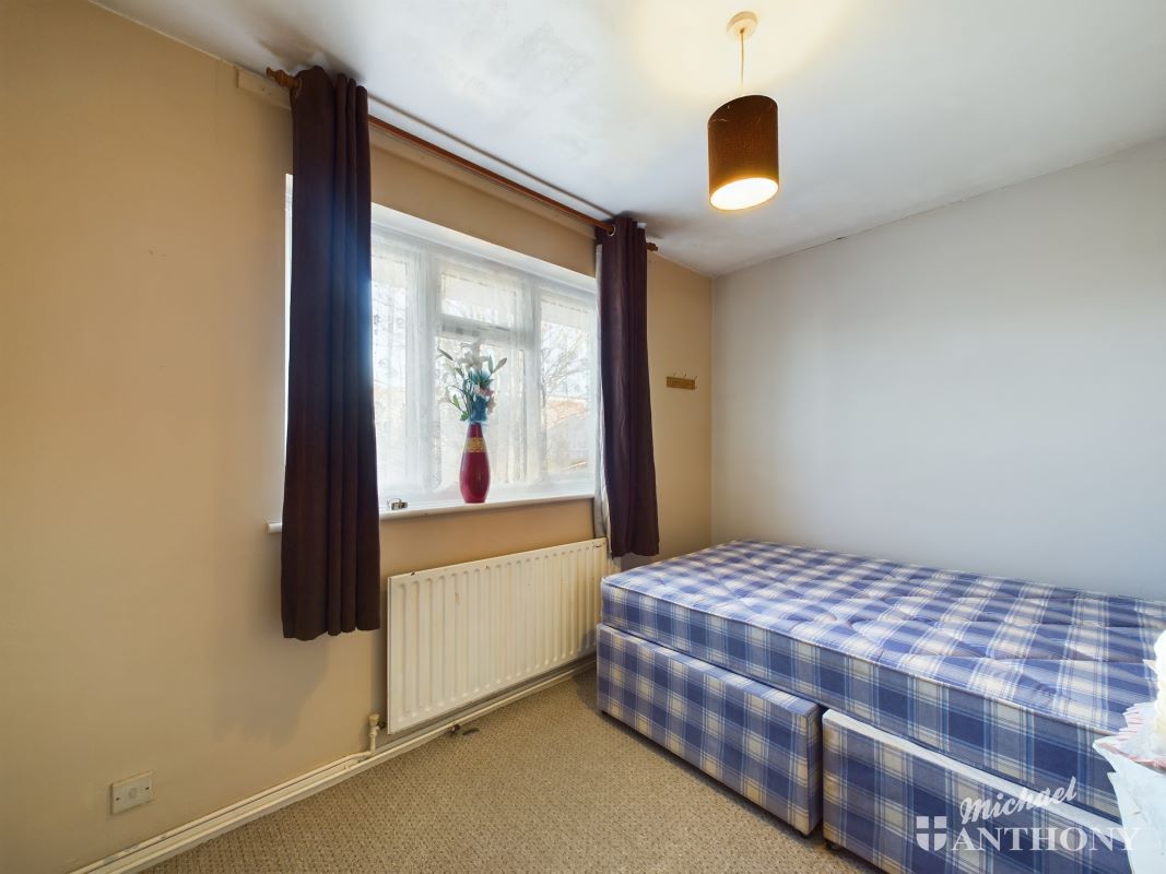 19 Chaucer Drive, Aylesbury, Buckinghamshire, HP21 7LJ