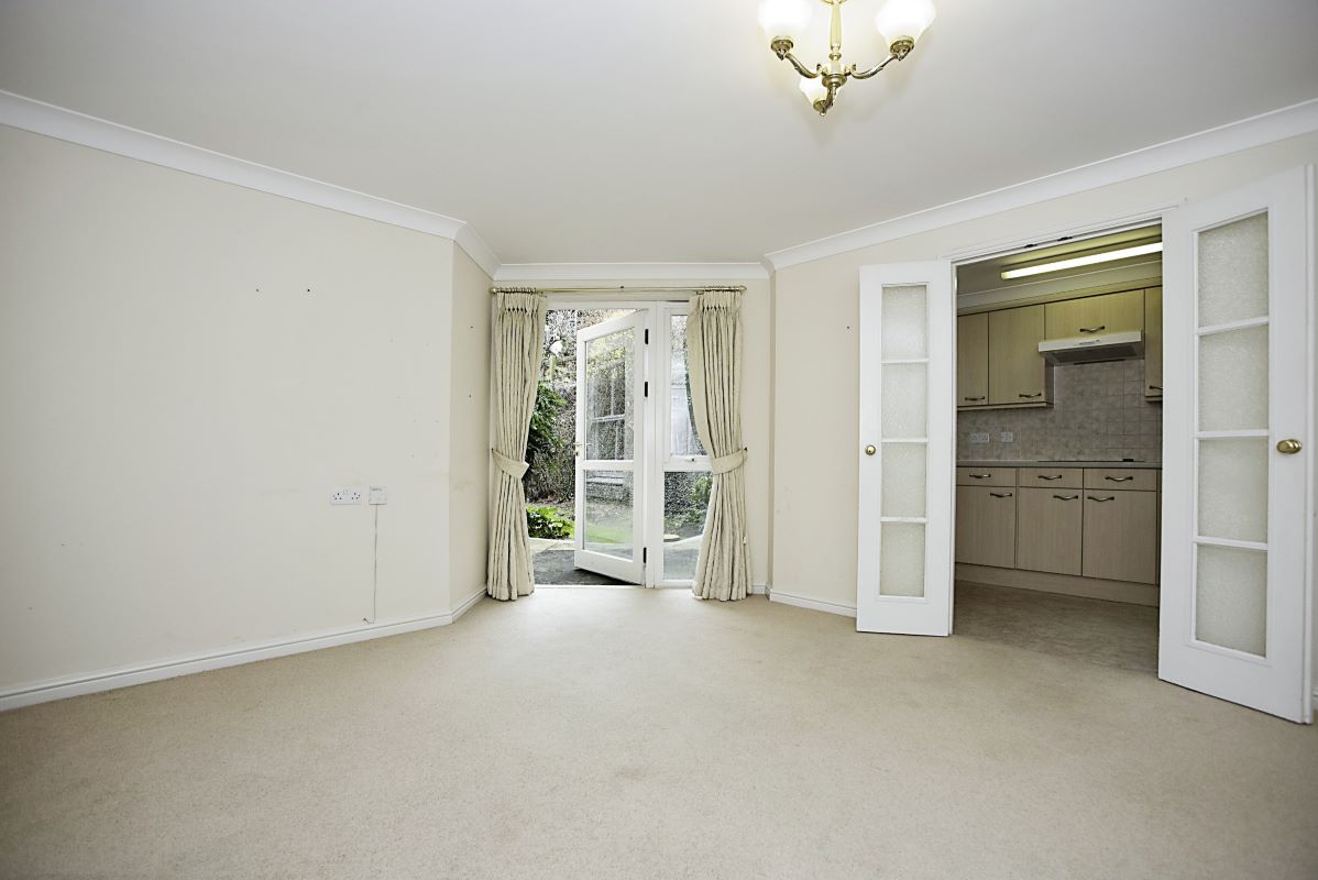 Flat 1 Nelson Court, Glen View, Gravesend, Kent, DA12 1PL