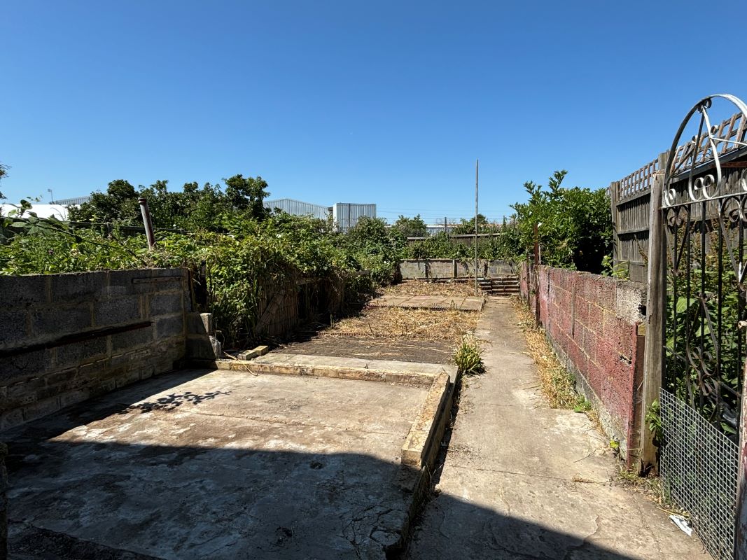 27 Gordon Avenue, Queenborough, Kent, ME11 5BD