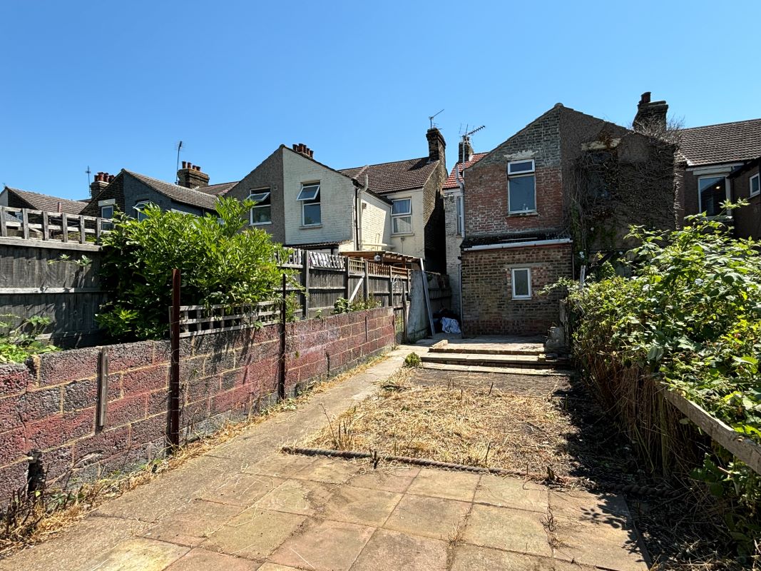27 Gordon Avenue, Queenborough, Kent, ME11 5BD
