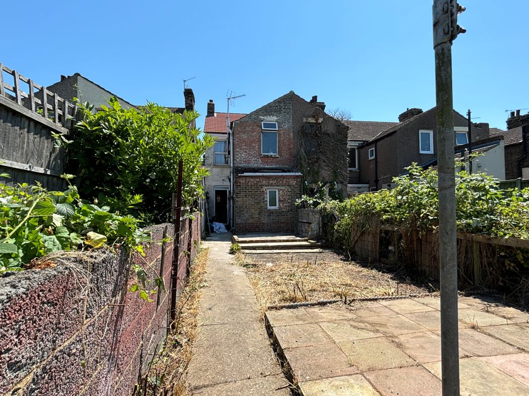27 Gordon Avenue, Queenborough, Kent, ME11 5BD