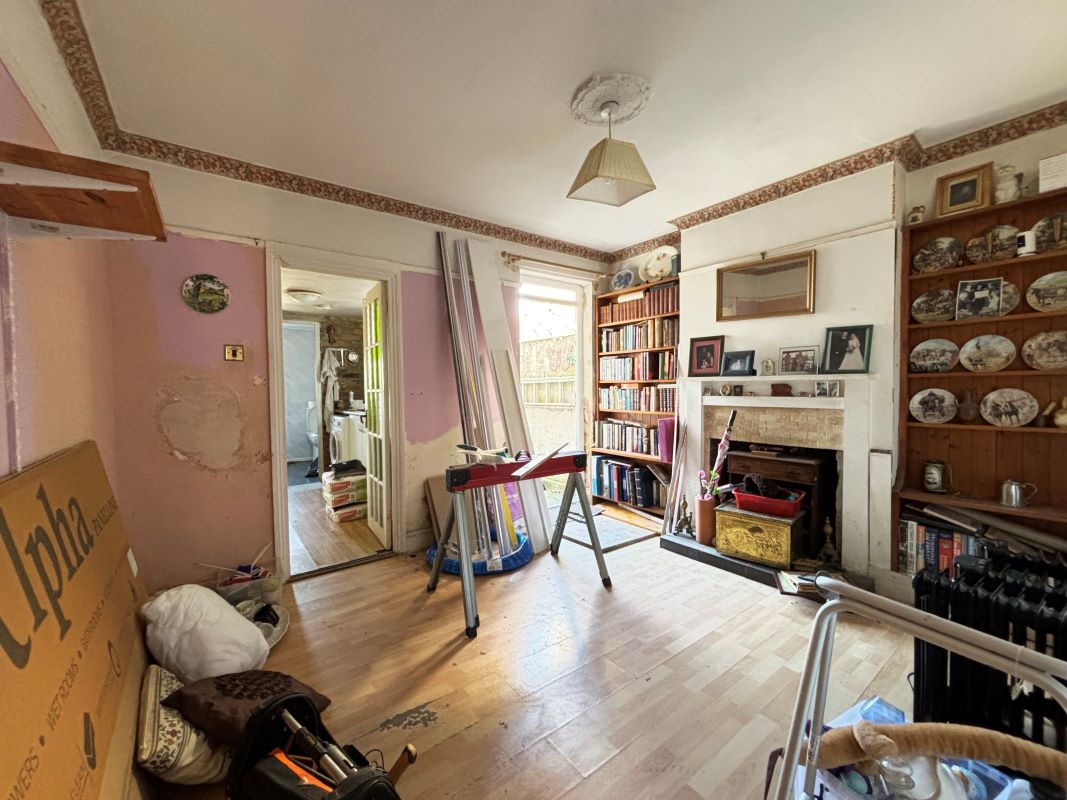 27 Gordon Avenue, Queenborough, Kent, ME11 5BD