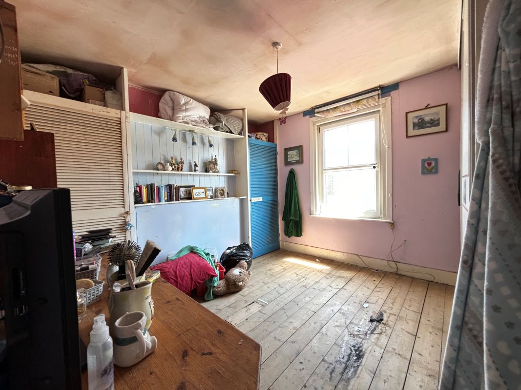 27 Gordon Avenue, Queenborough, Kent, ME11 5BD