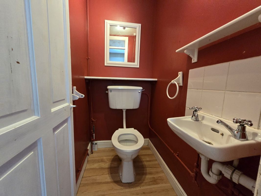 59 Cody Road, Farnborough, Hampshire, GU14 0BX