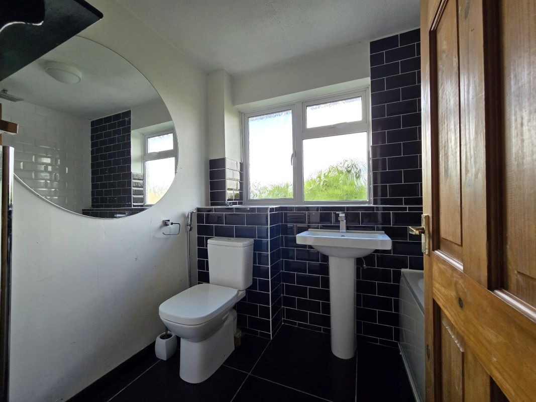 59 Cody Road, Farnborough, Hampshire, GU14 0BX