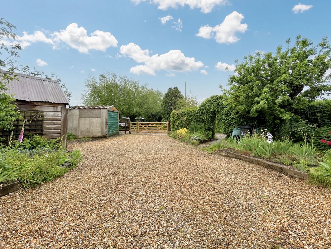 3 Shrivenham Road, South Marston, Swindon, Wiltshire, SN3 4RT