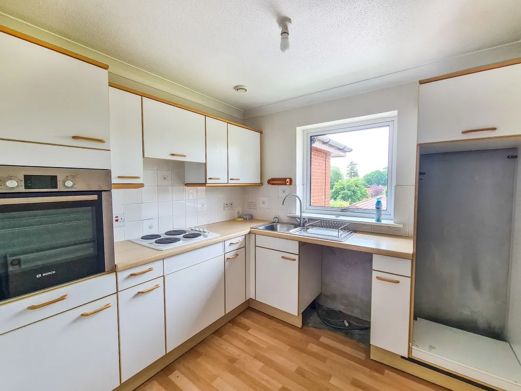 Flat 9 Ashfields, 26-30 Alma Road, Reigate, Surrey, RH2 0BZ