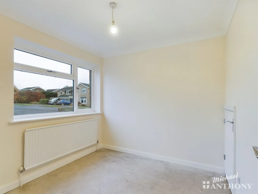 14 Pentland Road, Aylesbury, Buckinghamshire, HP21 7NB