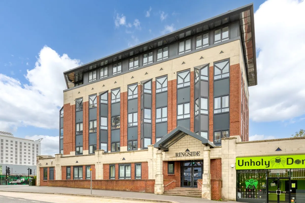 Ringside, 43 High Street, Bracknell, Berkshire, RG12 1DZ