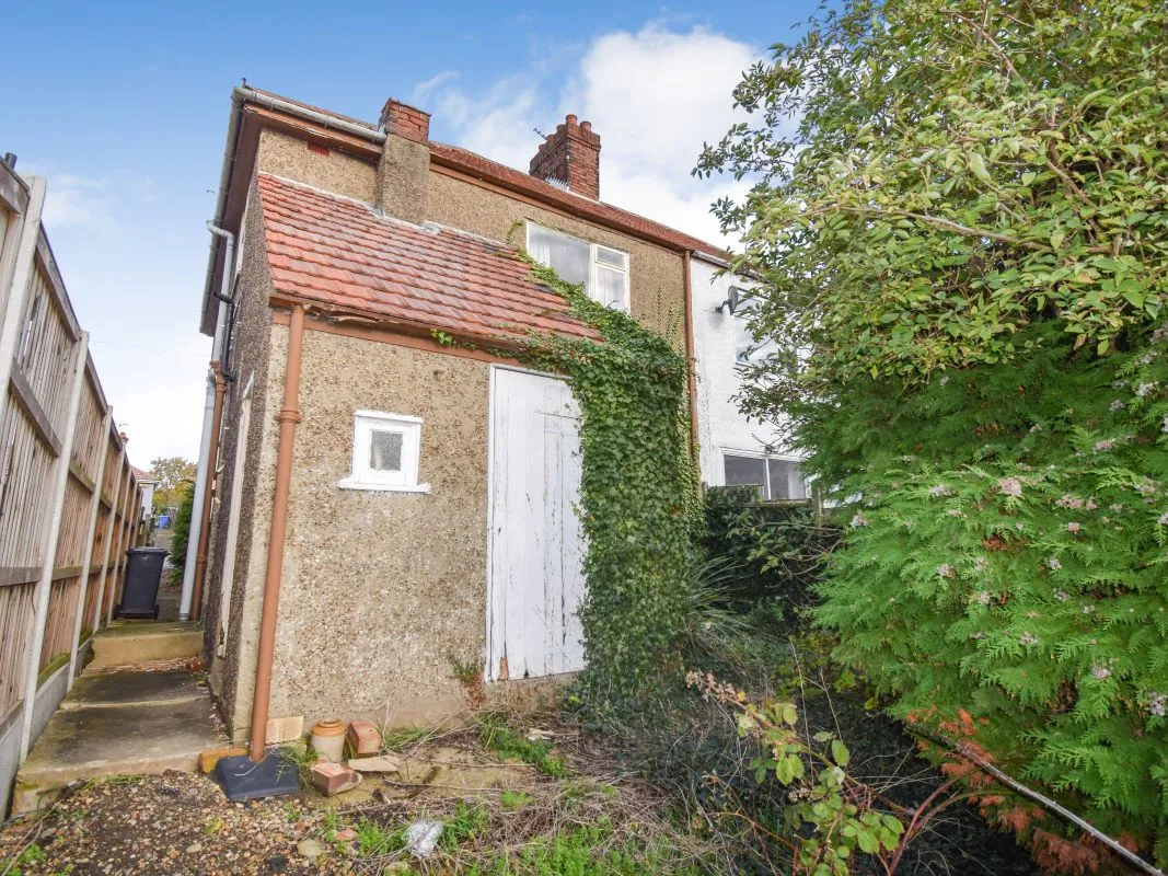 85 Oulton Road, Lowestoft, Suffolk, NR32 4QW