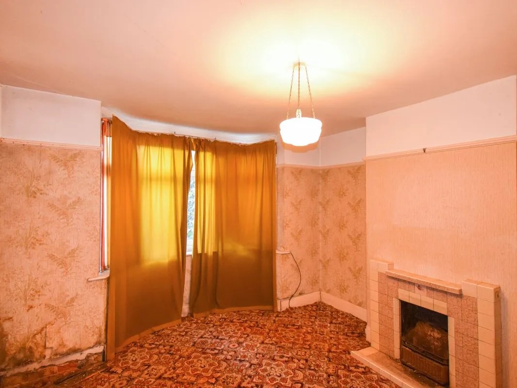 85 Oulton Road, Lowestoft, Suffolk, NR32 4QW