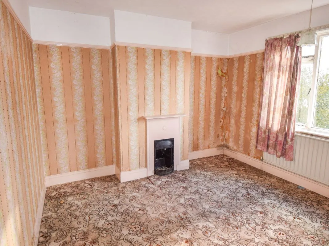 85 Oulton Road, Lowestoft, Suffolk, NR32 4QW