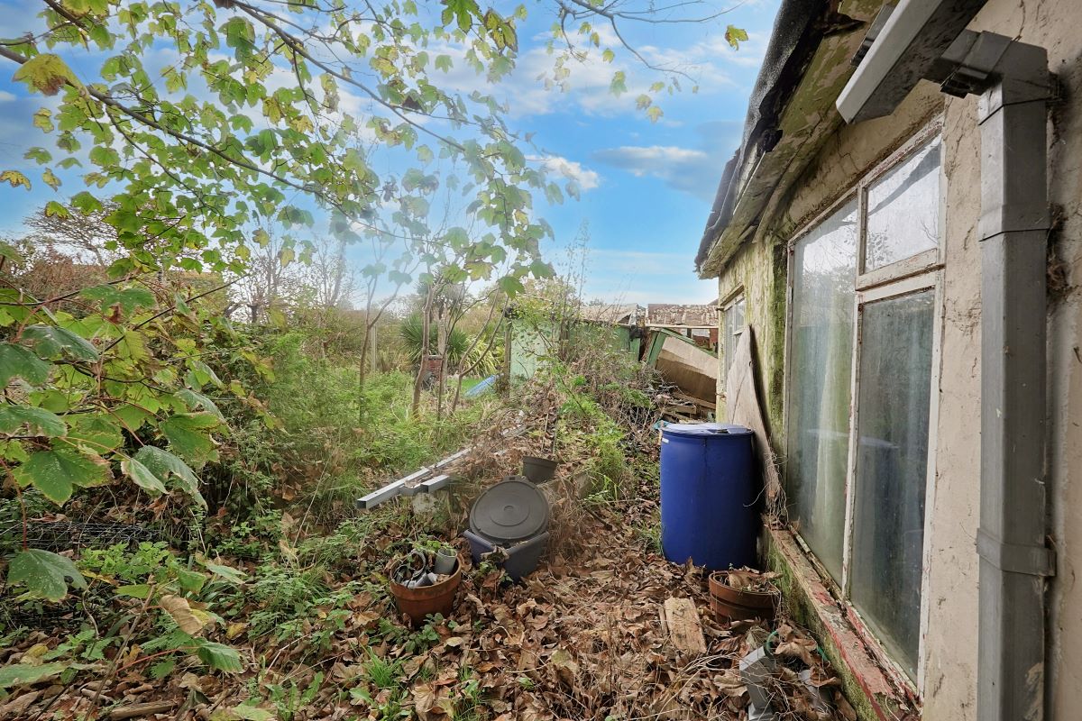 21 Tower Estate, Dymchurch, Romney Marsh, Kent, TN29 0TN
