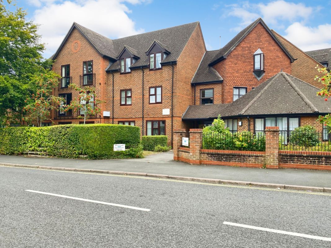 34 Pinewood Court, Fleet, Hampshire, GU51 3BG