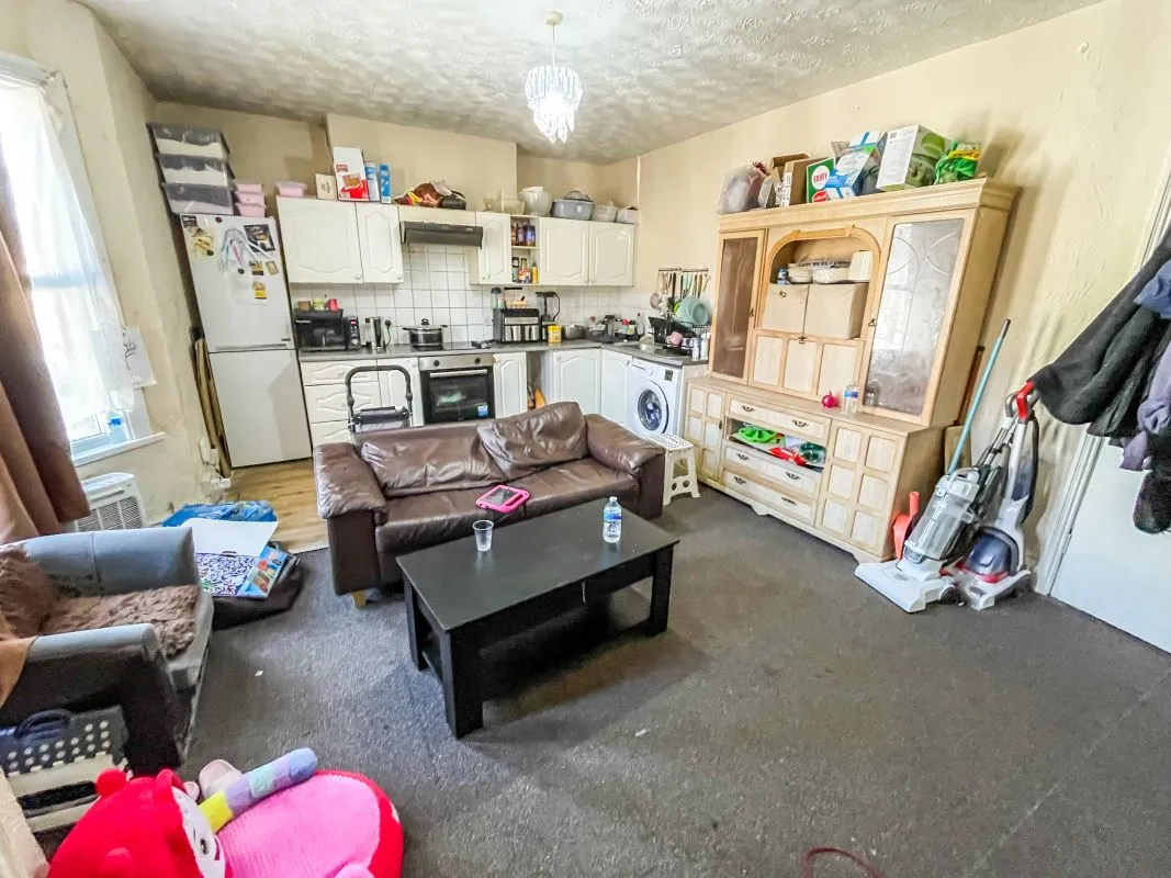 57 Crawley Road, Luton, Bedfordshire, LU1 1HX
