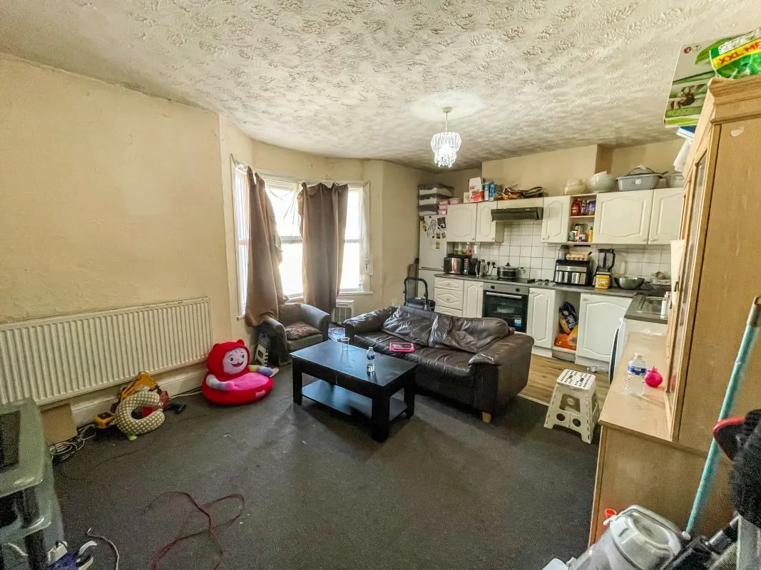 57 Crawley Road, Luton, Bedfordshire, LU1 1HX