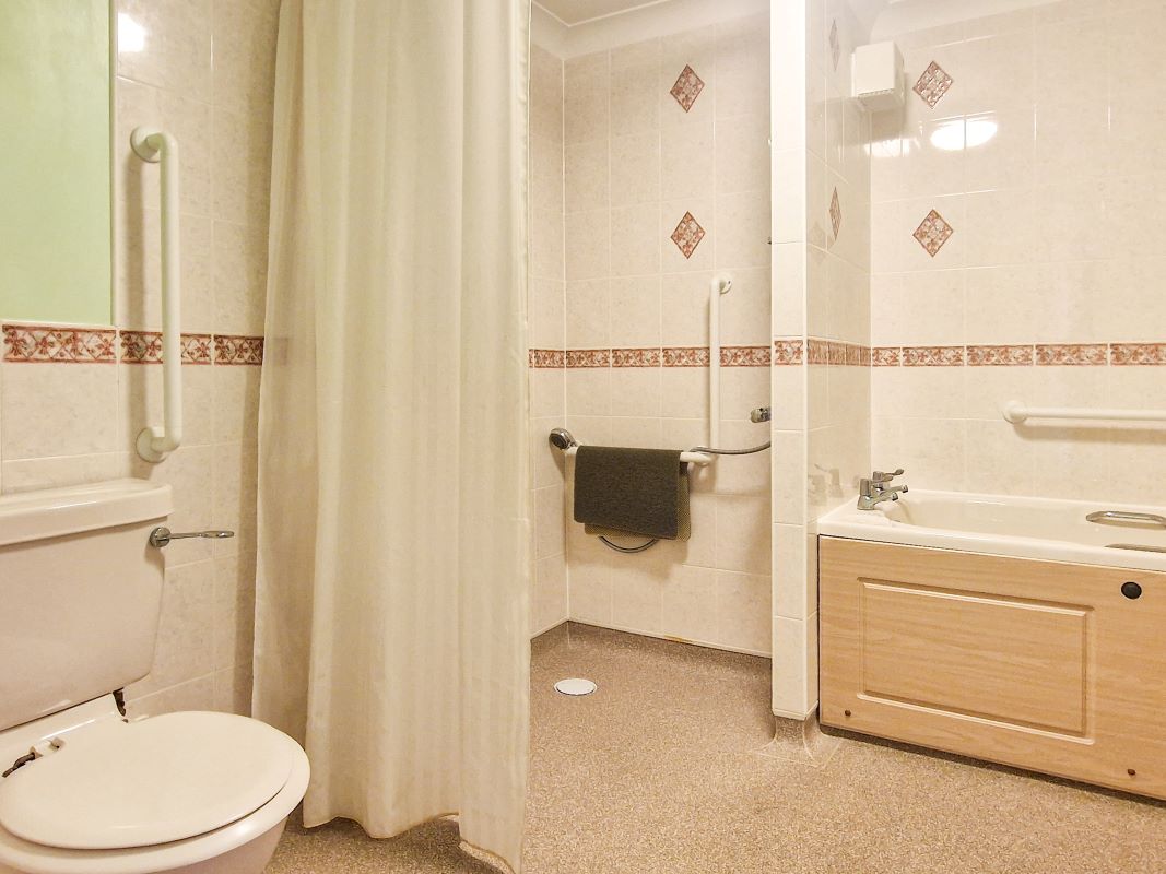 Flat 60 Darwin Court, Harold Road, Margate, Kent, CT9 2JX