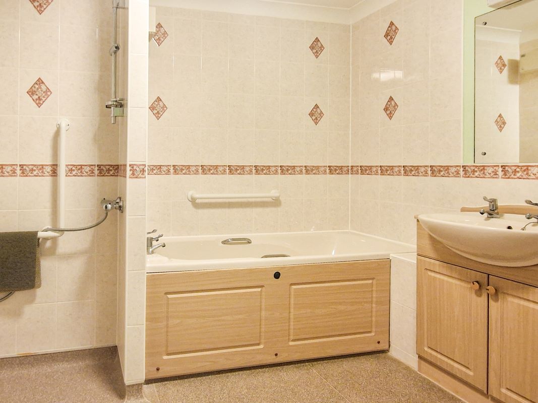 Flat 60 Darwin Court, Harold Road, Margate, Kent, CT9 2JX
