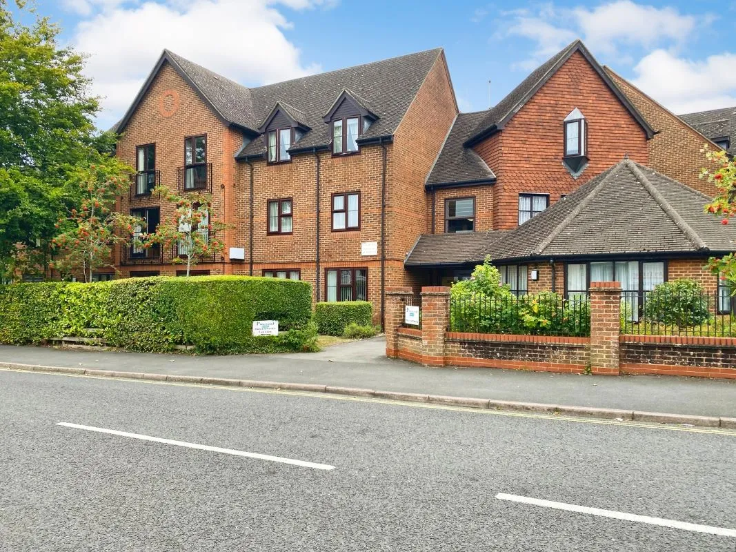 34 Pinewood Court, Fleet, Hampshire, GU51 3BG