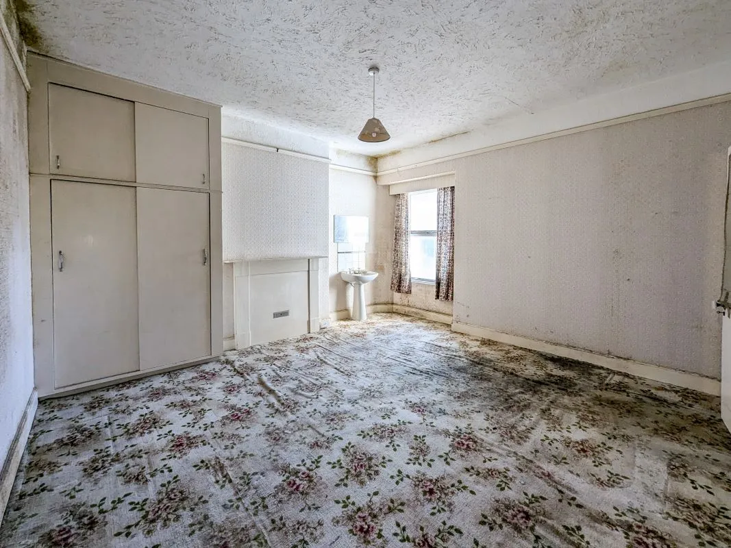 Top Floor Flat St Elmo, 35a Sands Road, Paignton, Torbay, TQ4 6EG
