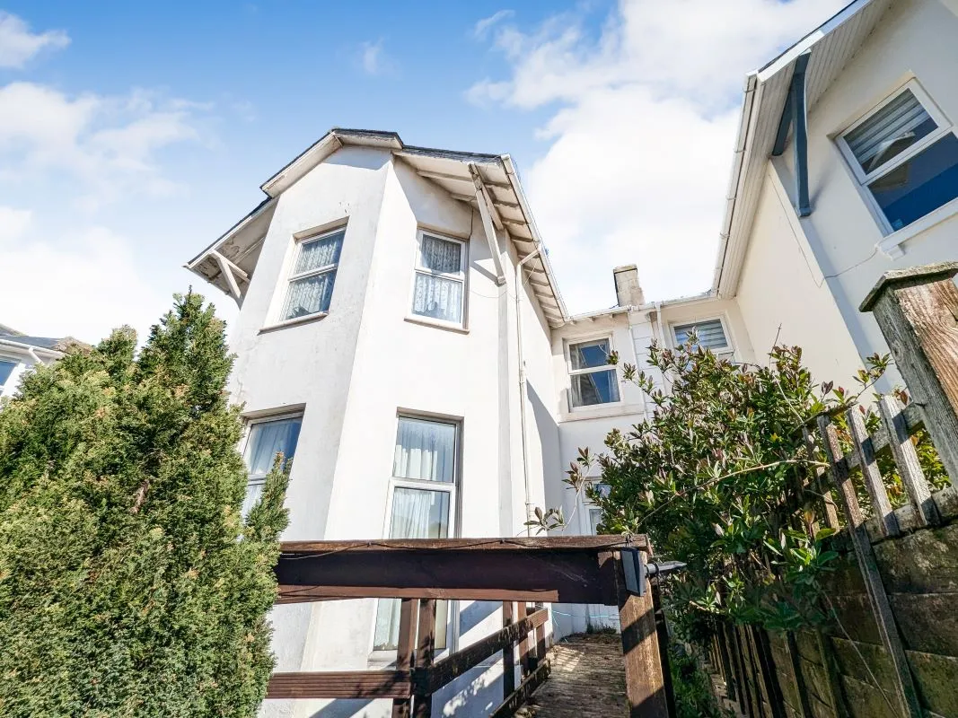 Top Floor Flat St Elmo, 35a Sands Road, Paignton, Torbay, TQ4 6EG