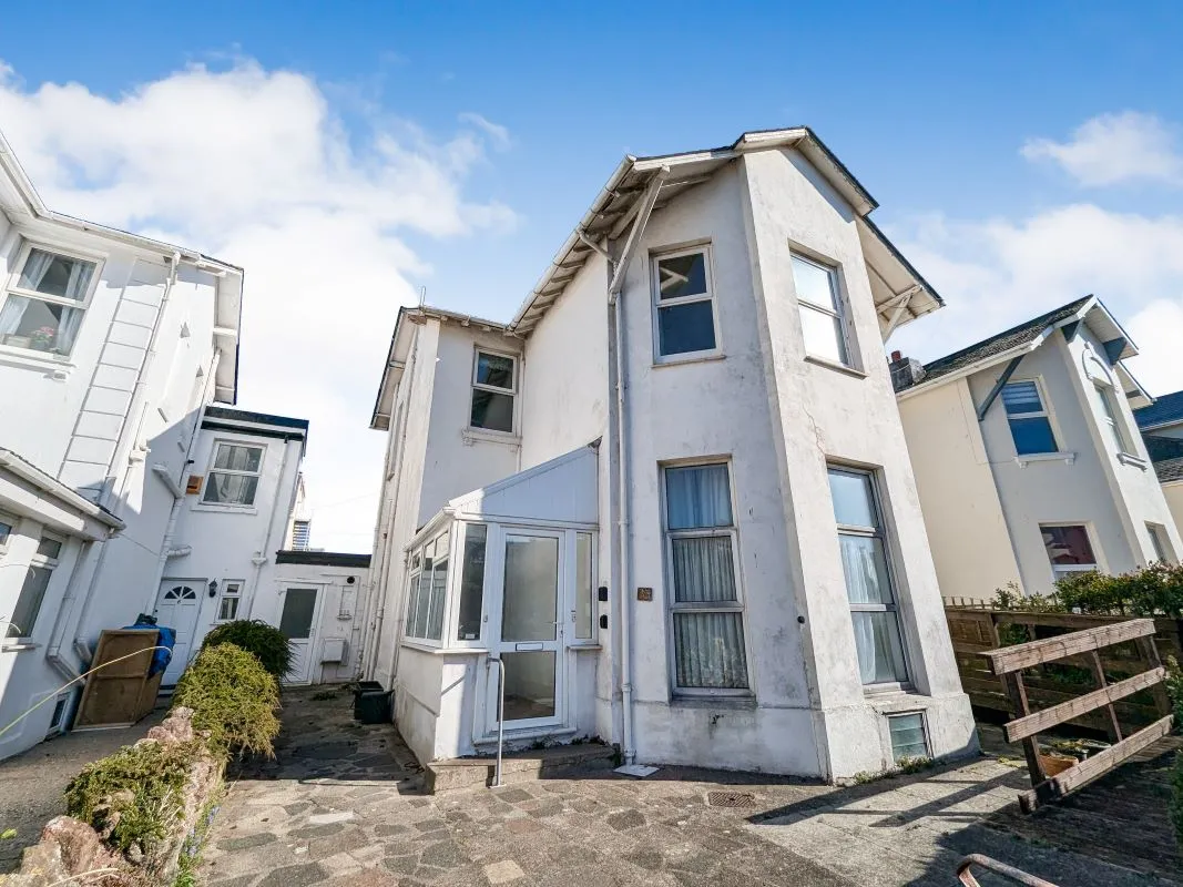 Top Floor Flat St Elmo, 35a Sands Road, Paignton, Torbay, TQ4 6EG