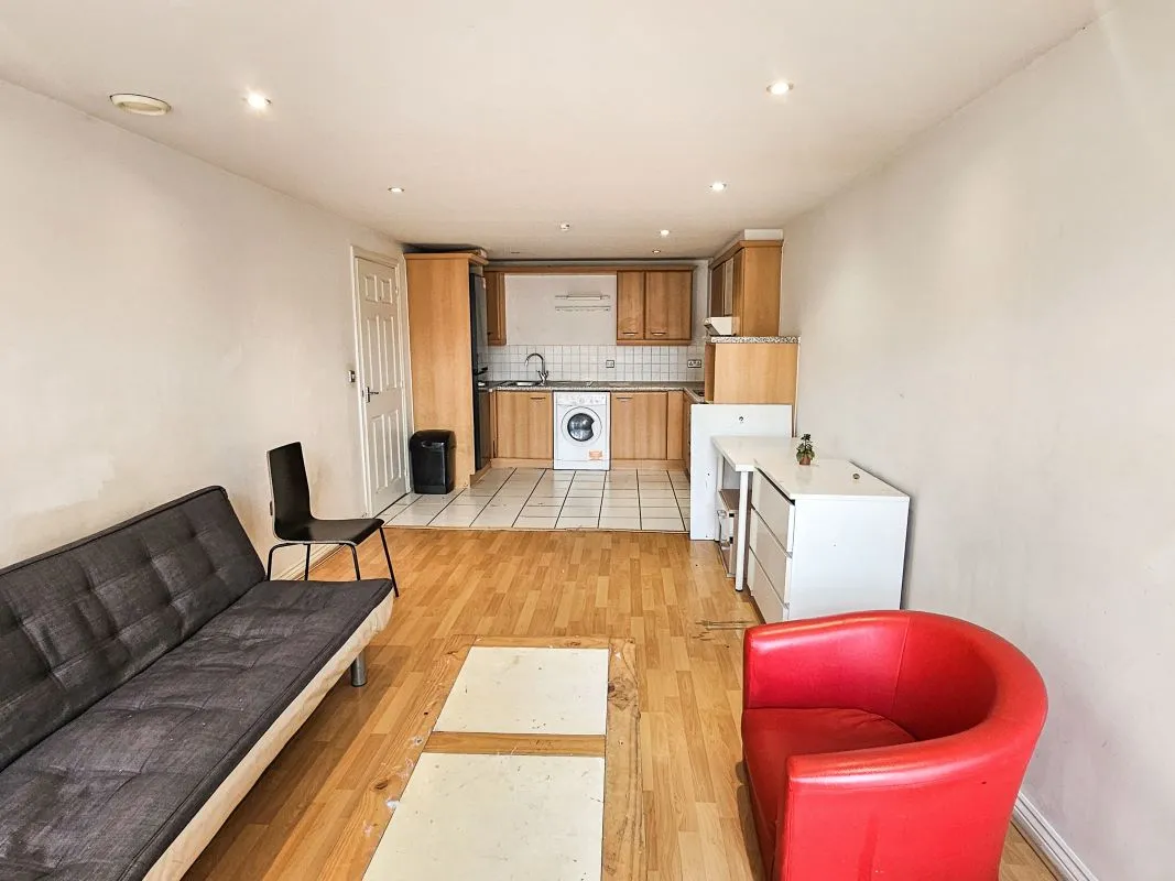 Flat 12 Magnum House, 164 London Road, Kingston upon Thames, Surrey, KT2 6QW