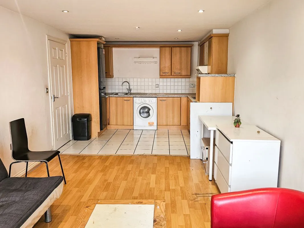 Flat 12 Magnum House, 164 London Road, Kingston upon Thames, Surrey, KT2 6QW