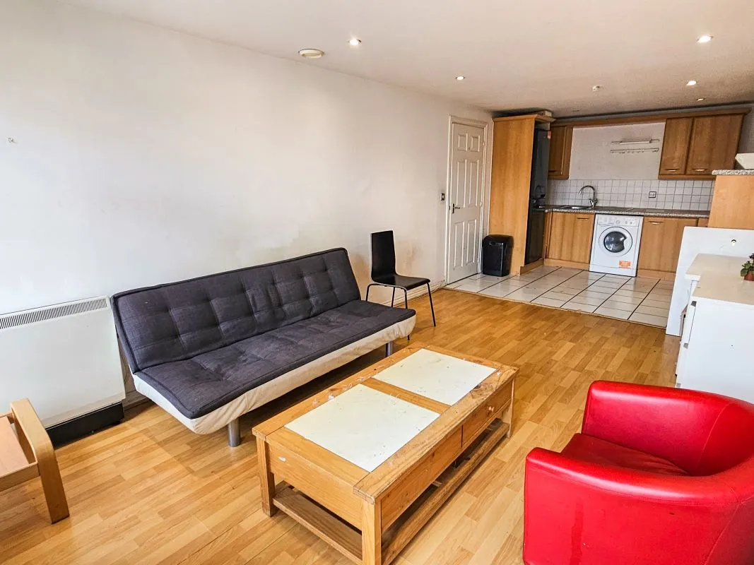 Flat 12 Magnum House, 164 London Road, Kingston upon Thames, Surrey, KT2 6QW