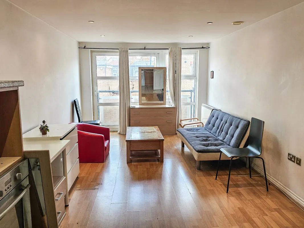 Flat 12 Magnum House, 164 London Road, Kingston upon Thames, Surrey, KT2 6QW