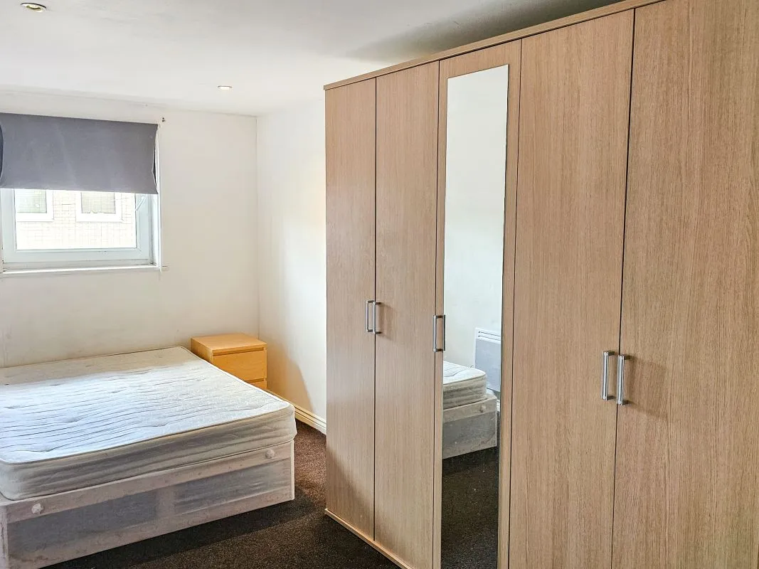Flat 12 Magnum House, 164 London Road, Kingston upon Thames, Surrey, KT2 6QW