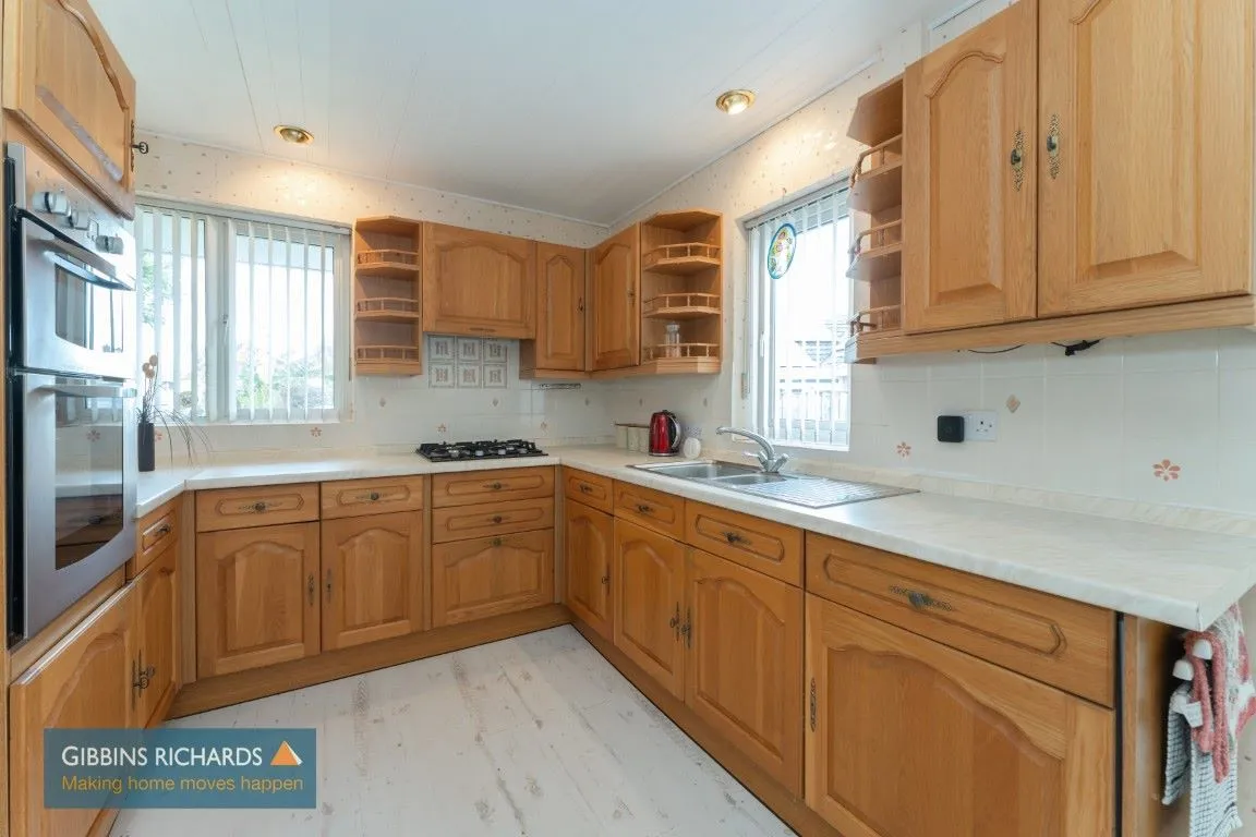 5 Francis Close, Creech Heathfield, Taunton, Somerset, TA3 5EL