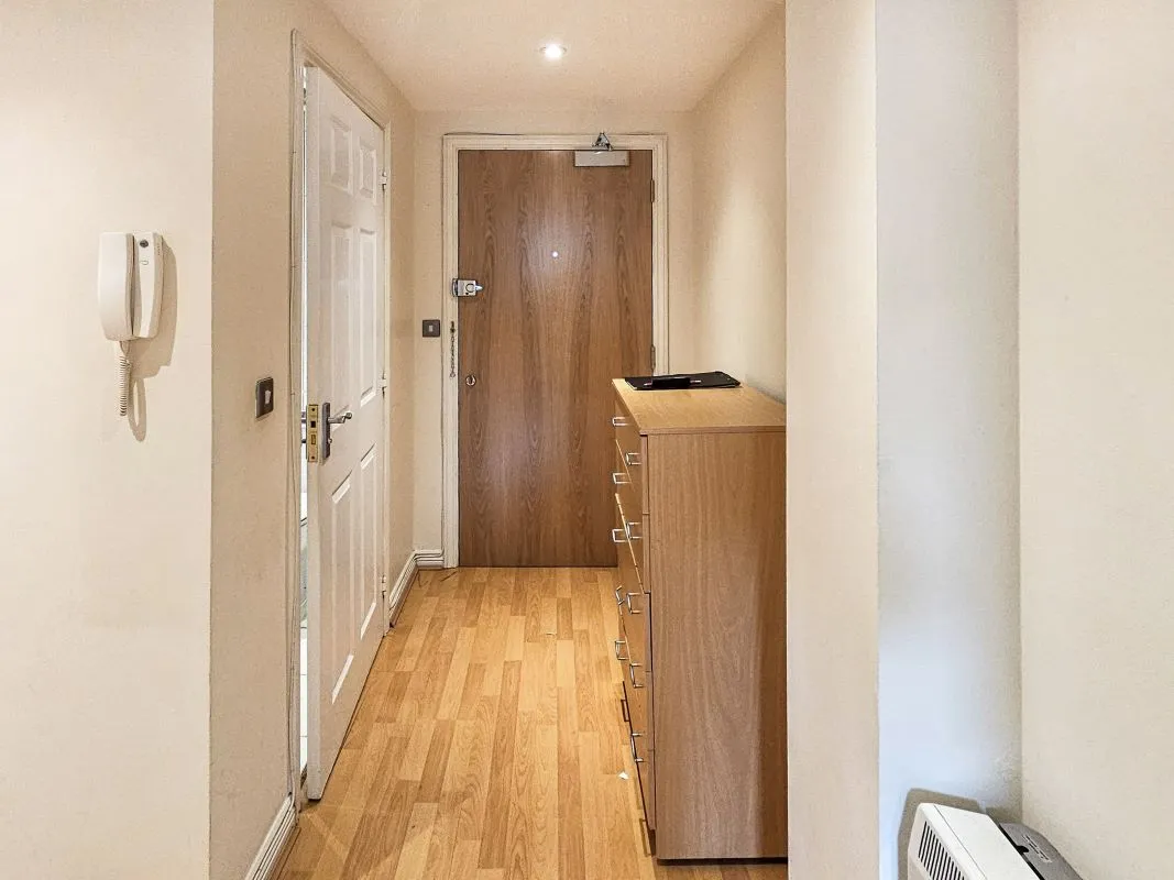 Flat 8 Magnum House, 164 London Road, Kingston upon Thames, Surrey, KT2 6QW