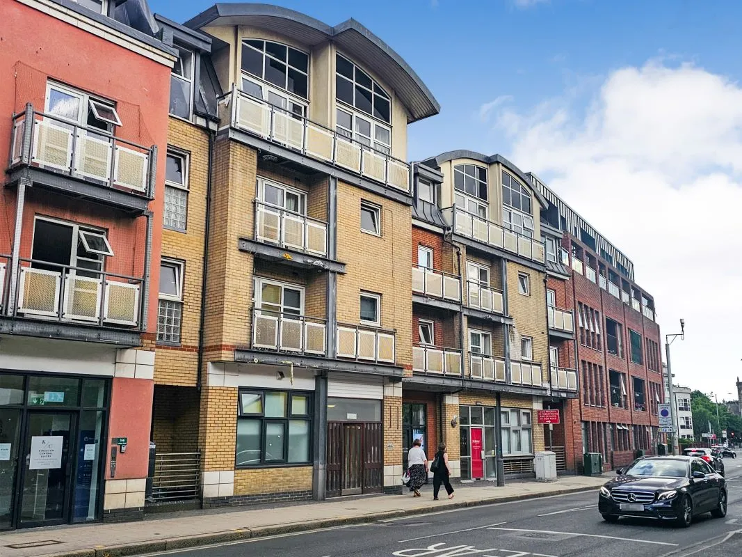Flat 8 Magnum House, 164 London Road, Kingston upon Thames, Surrey, KT2 6QW