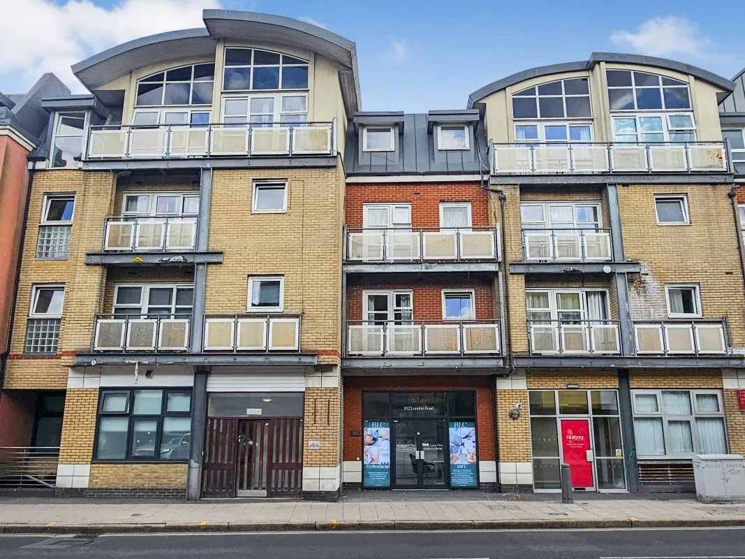 Flat 8 Magnum House, 164 London Road, Kingston upon Thames, Surrey, KT2 6QW