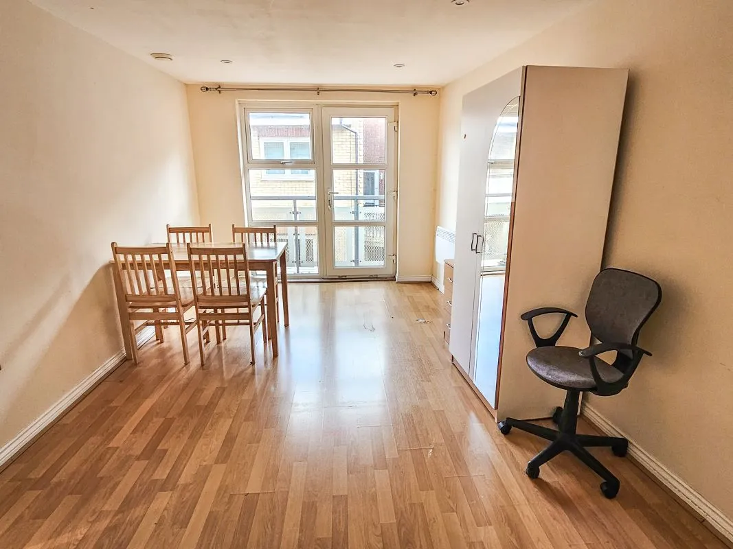 Flat 8 Magnum House, 164 London Road, Kingston upon Thames, Surrey, KT2 6QW