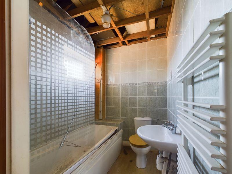 4 bed Detached
