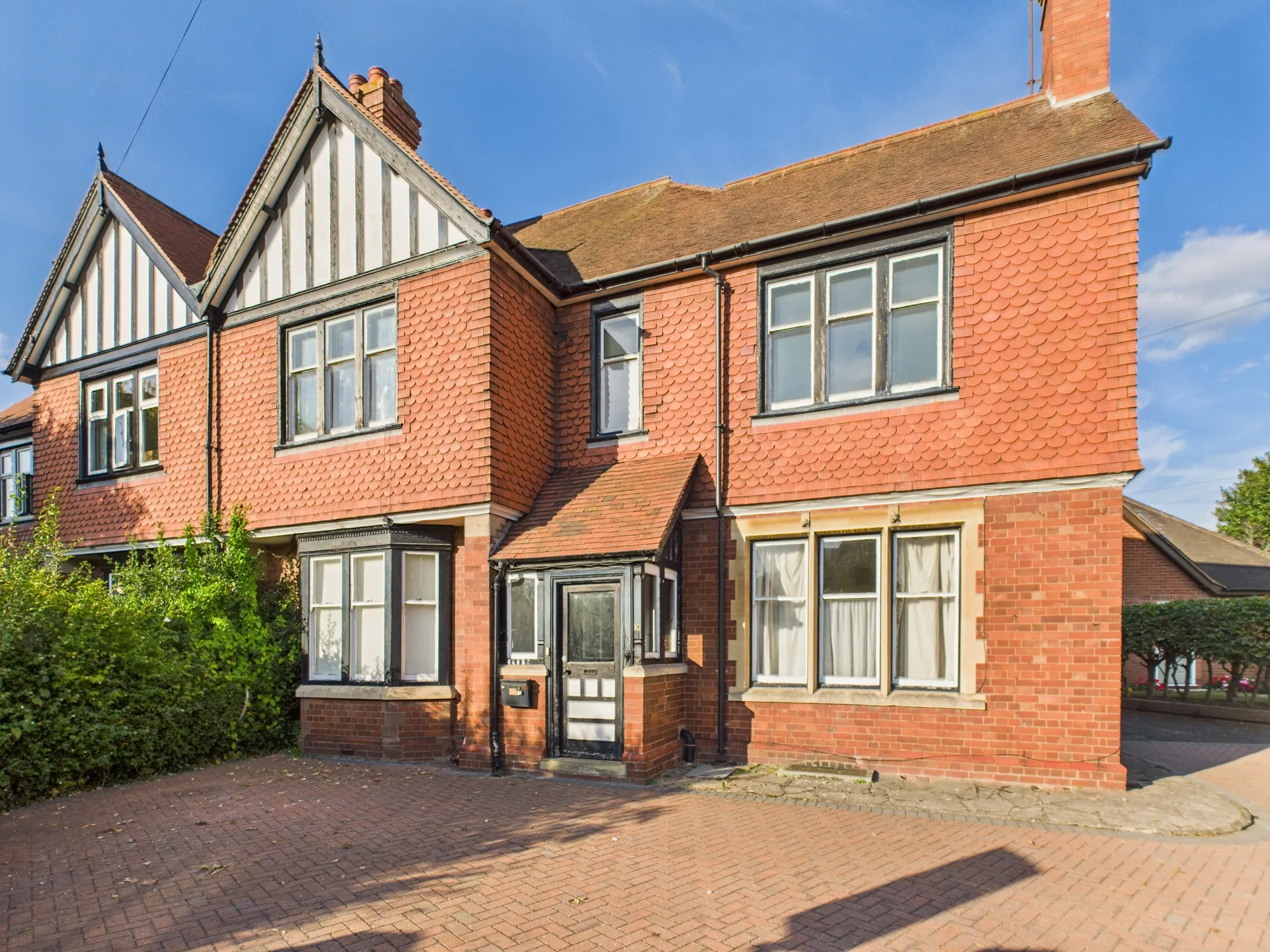 6 bed House