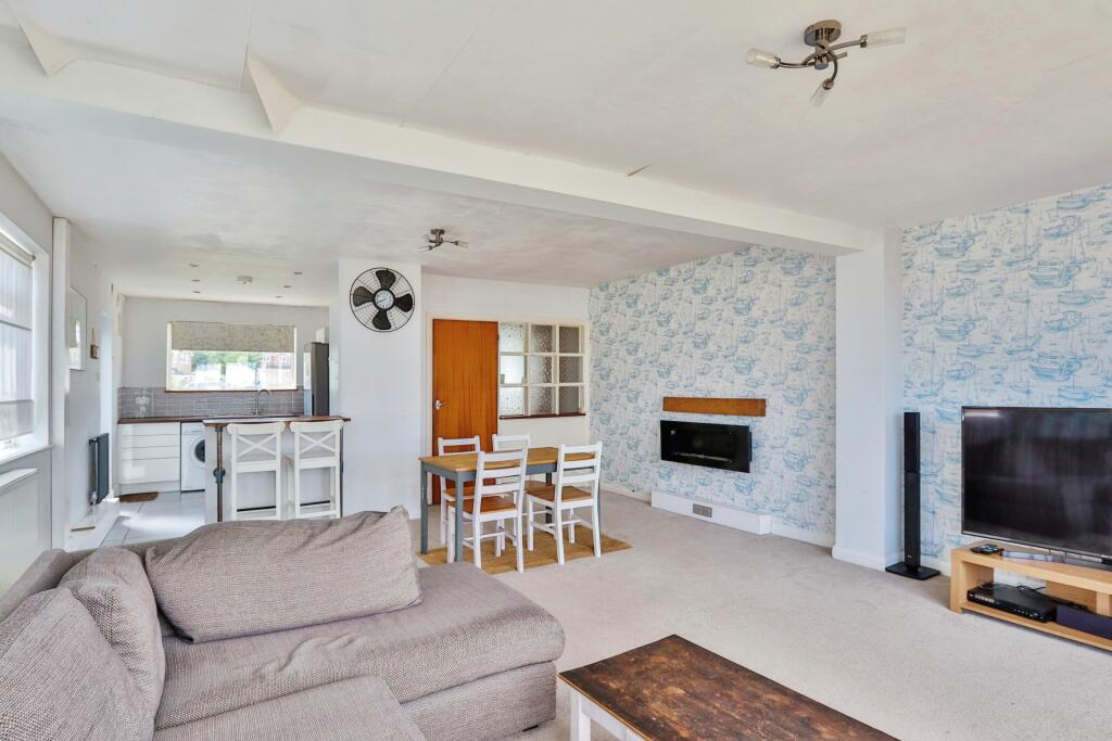2 bed Detached Bungalow