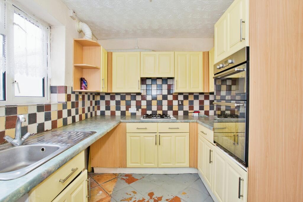 3 bed End of Terrace