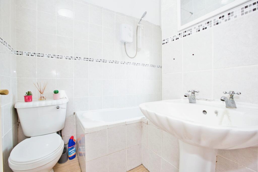 3 bed End of Terrace