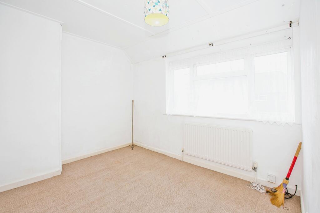 3 bed End of Terrace