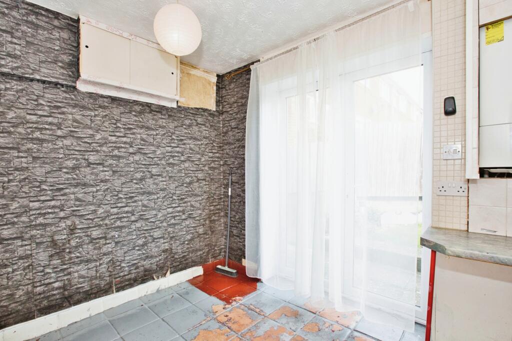 3 bed End of Terrace